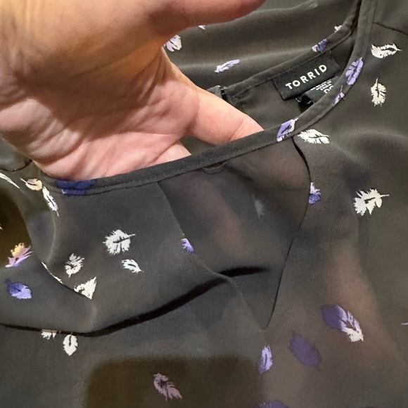 Torrid Size 00 XL 0X Grey & Purple Feather Chiffon Blouse  #94785 - Picture 8 of 13